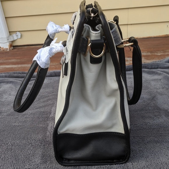 NWOT Black/White purse - Picture 5 of 7